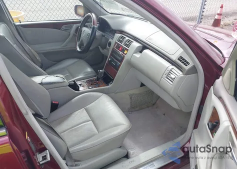 2002 Mercedes-Benz E 320 Special Edition z USA, uszkodzony, nr VIN WDBJF65J02B438207